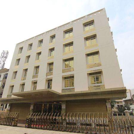 Oyo 11956 Galaxy Grand Lucknow Exterior foto