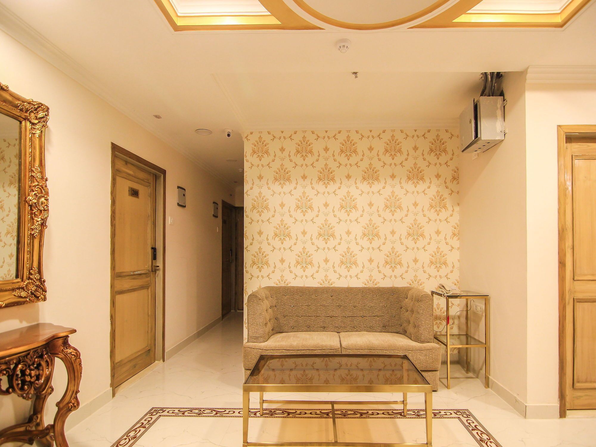 Oyo 11956 Galaxy Grand Lucknow Exterior foto